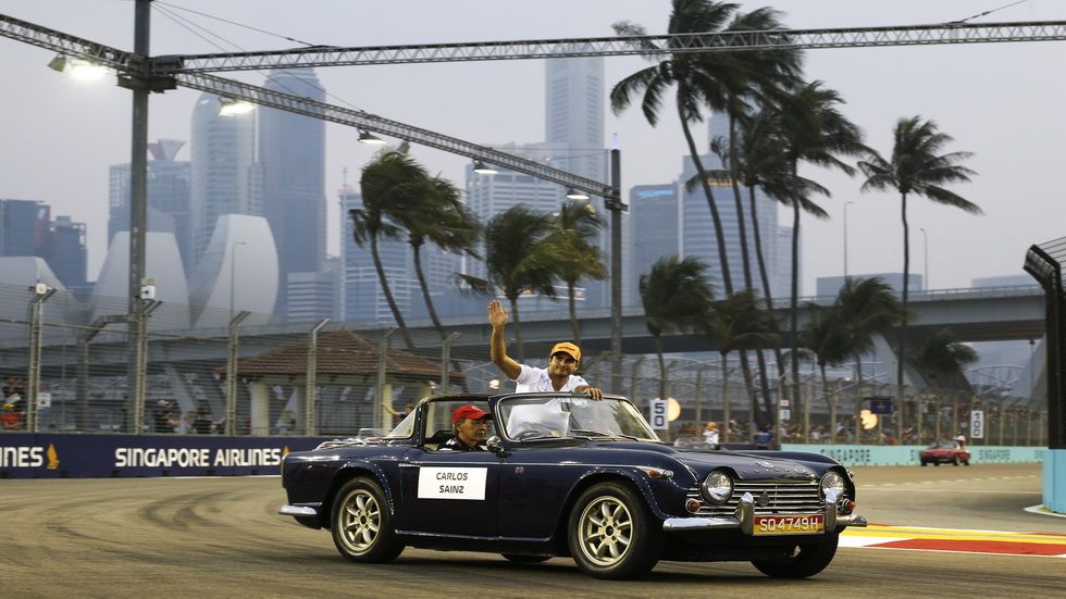 Sainz, en la "drivers parade" del domingo en Singapur