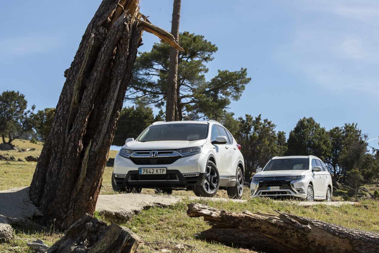 Comparativa: Honda CR-V I-MMD 4X4 vs Mitsubishi Outlander PHEV