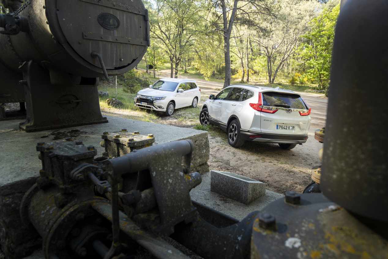 Comparativa: Honda CR-V I-MMD 4X4 vs Mitsubishi Outlander PHEV