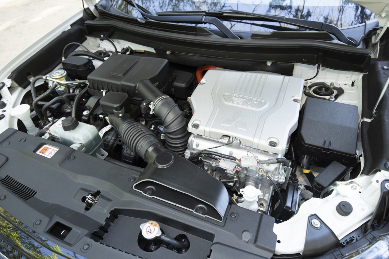 Comparativa: Honda CR-V I-MMD 4X4 vs Mitsubishi Outlander PHEV