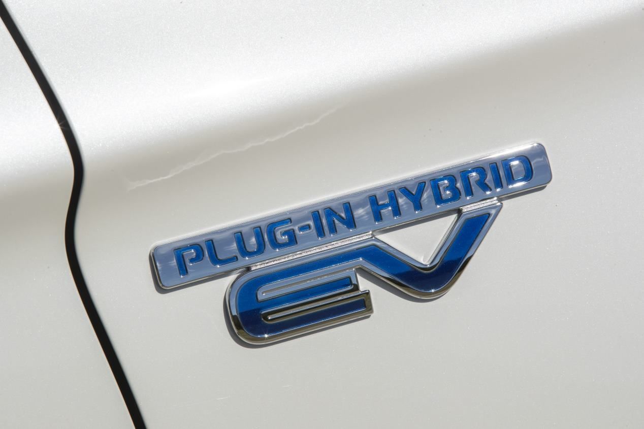 Comparativa: Honda CR-V I-MMD 4X4 vs Mitsubishi Outlander PHEV