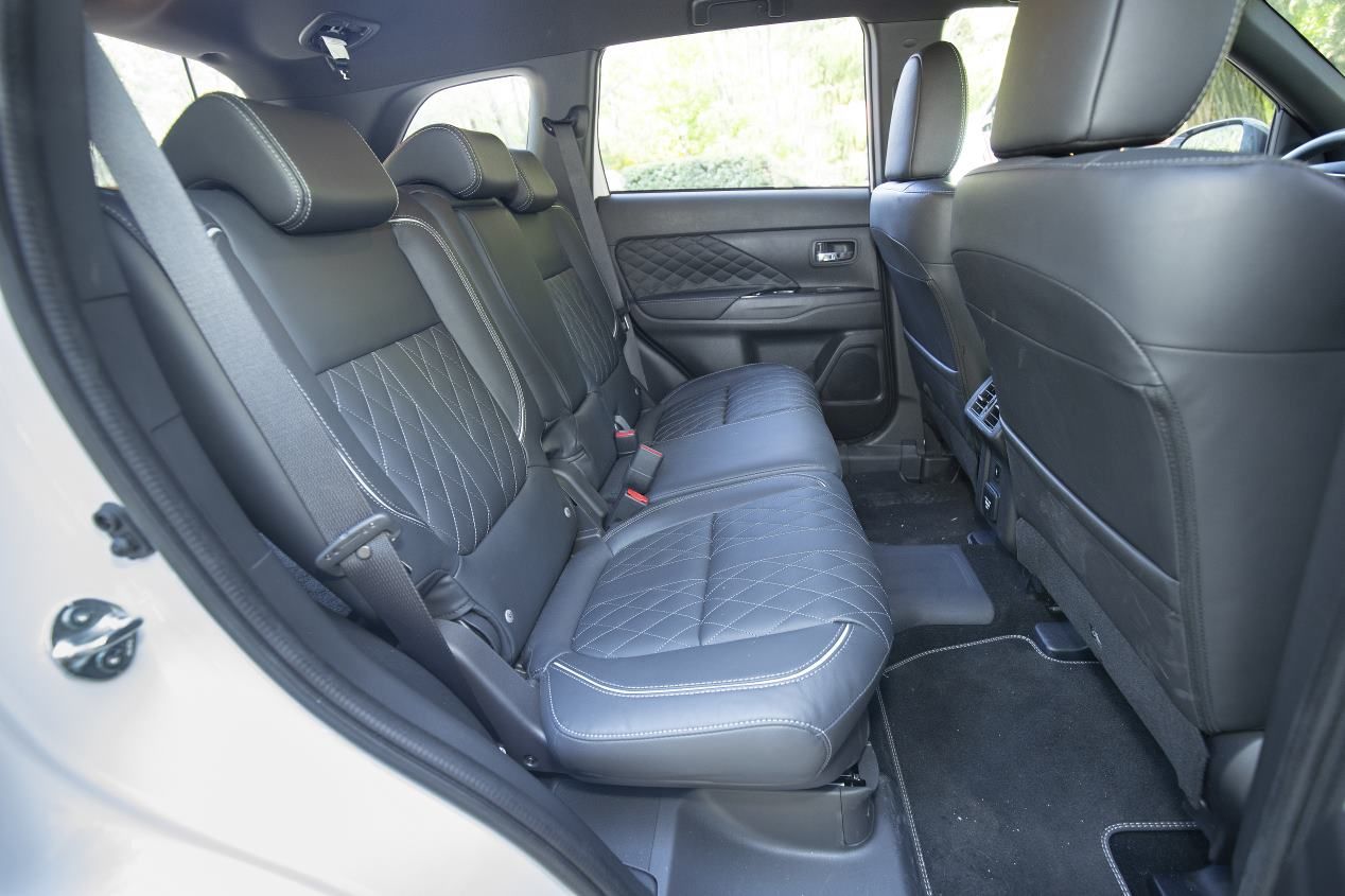 Comparativa: Honda CR-V I-MMD 4X4 vs Mitsubishi Outlander PHEV
