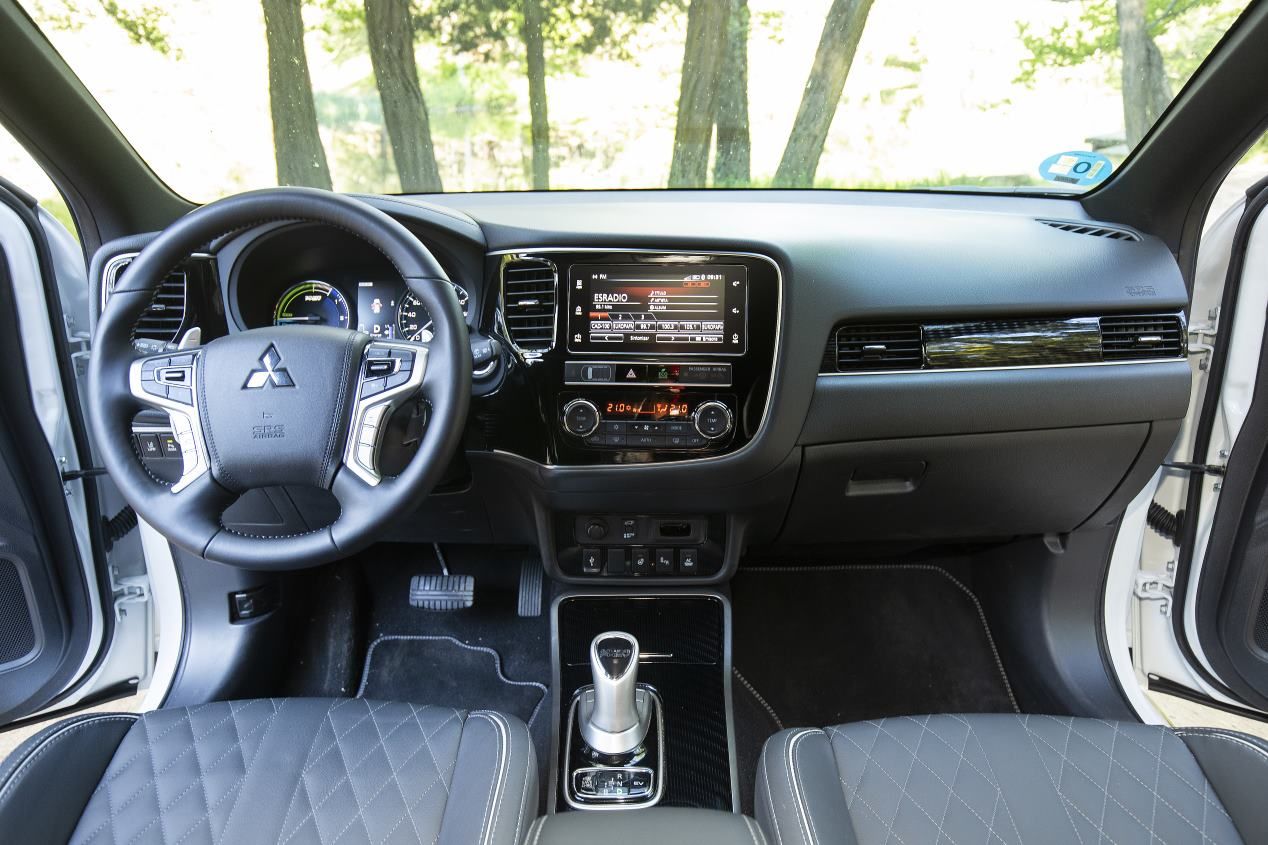 Comparativa: Honda CR-V I-MMD 4X4 vs Mitsubishi Outlander PHEV