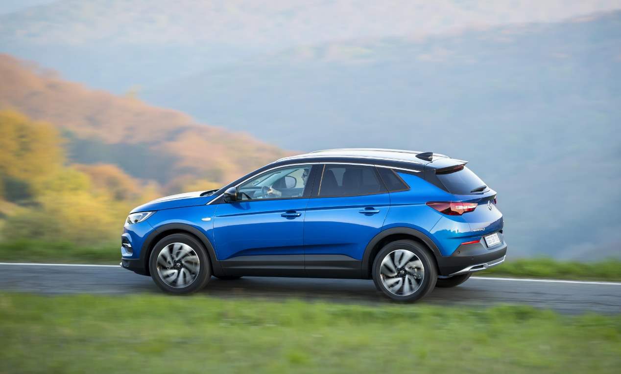 Opel Grandland X: el SUV alemán, ya disponible con la versión Hybrid4