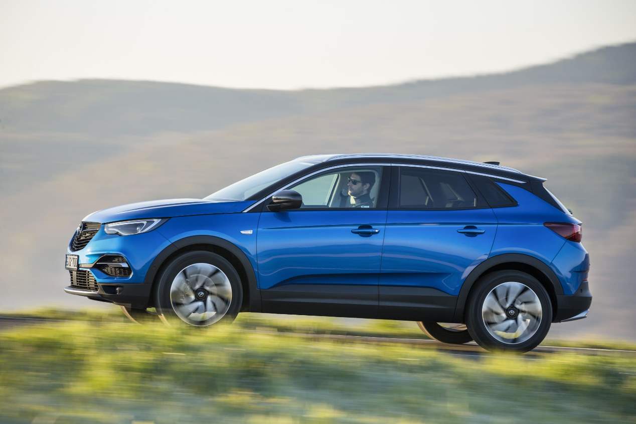 Opel Grandland X: el SUV alemán, ya disponible con la versión Hybrid4