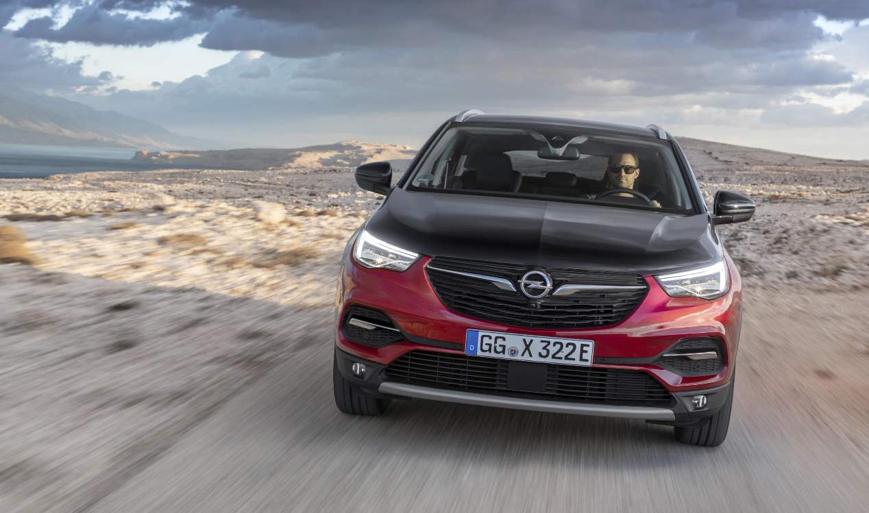 Opel Grandland X: el SUV alemán, ya disponible con la versión Hybrid4