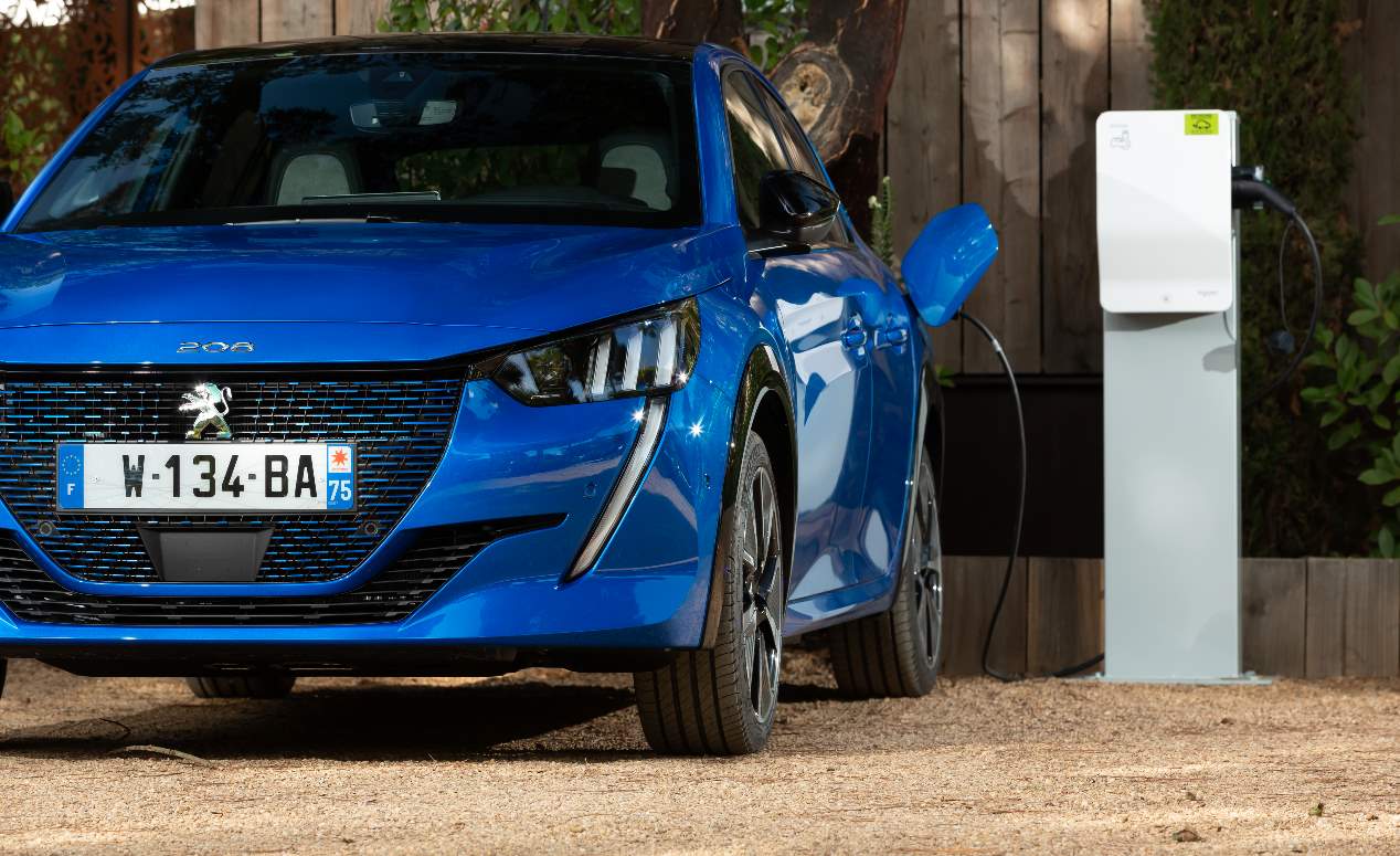 Nuevo Peugeot e-208 eléctrico: probamos el nuevo utilitario cero emisiones