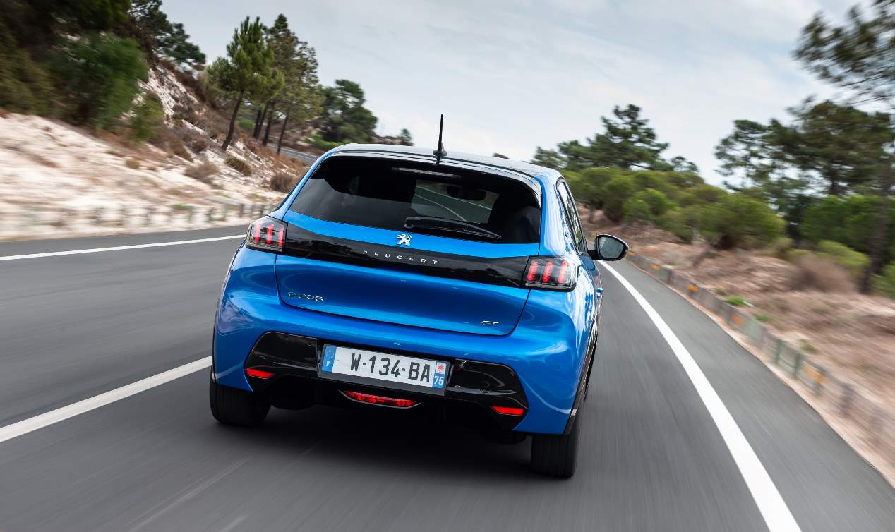 Nuevo Peugeot e-208 eléctrico: probamos el nuevo utilitario cero emisiones
