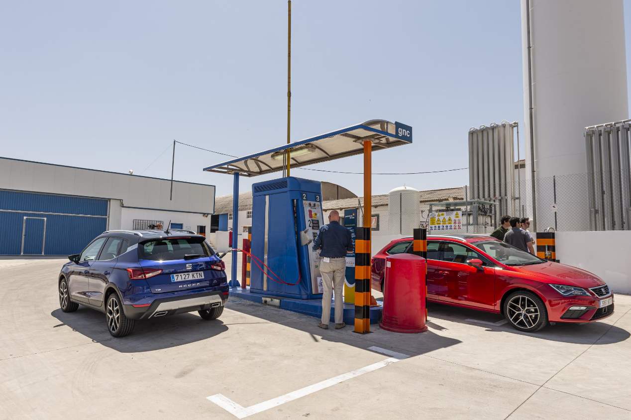 Seat da una vuelta a España con sus coches de gas natural