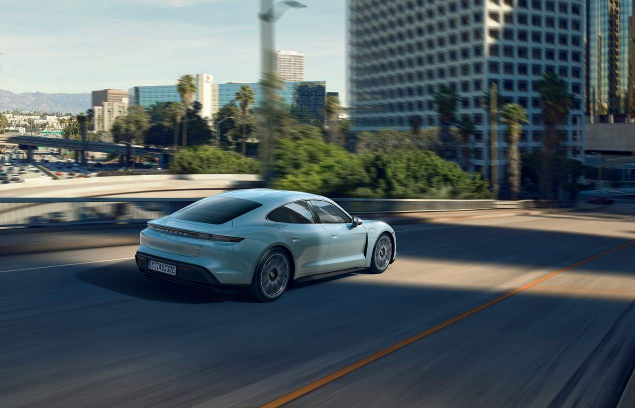 El Porsche Taycan eléctrico, ya a la venta en España