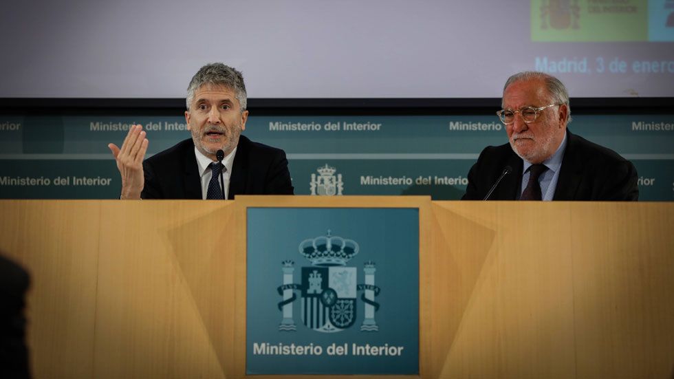Pere Navarro (derecha) con el Ministro del Interior (Fernando Grande-Marlaska) en una rueda de prensa. Foto: Cordon Press