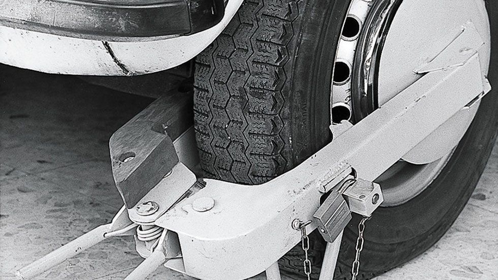 Por qué razones pueden ponerte un cepo en tu coche y qué hacer si lo tienes