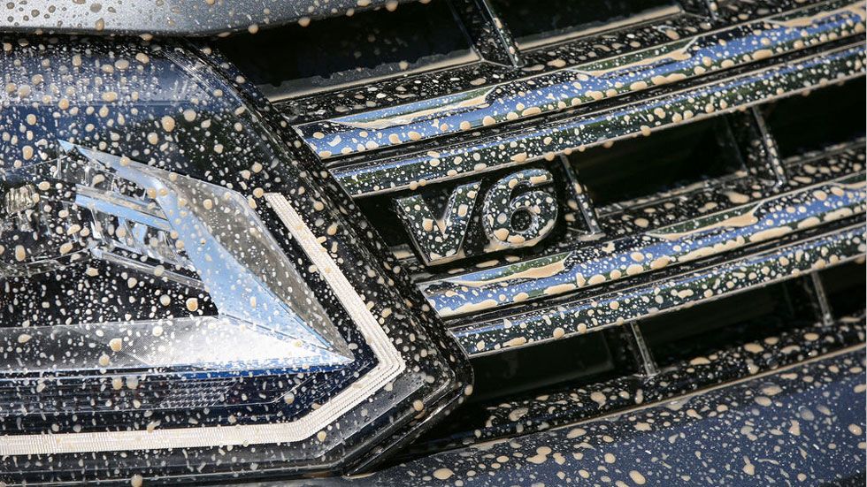 Las multas que te ponen si llevas sucios los faros, la matrícula y otros elementos del coche