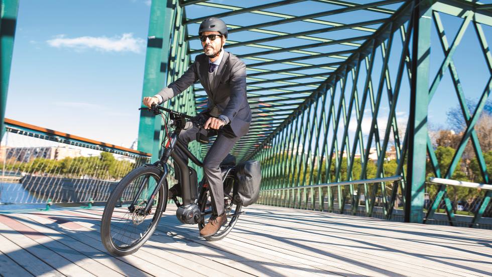 La Fiscalía avisa: ir en patinete o bici por la acera puede llevarte a la cárcel 