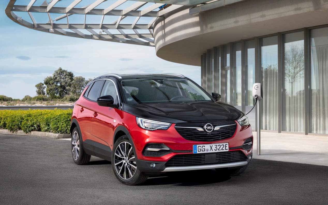 Los nuevos coches electrificados de Opel: Corsa-e, Grandland X Hybrid4, Astra...