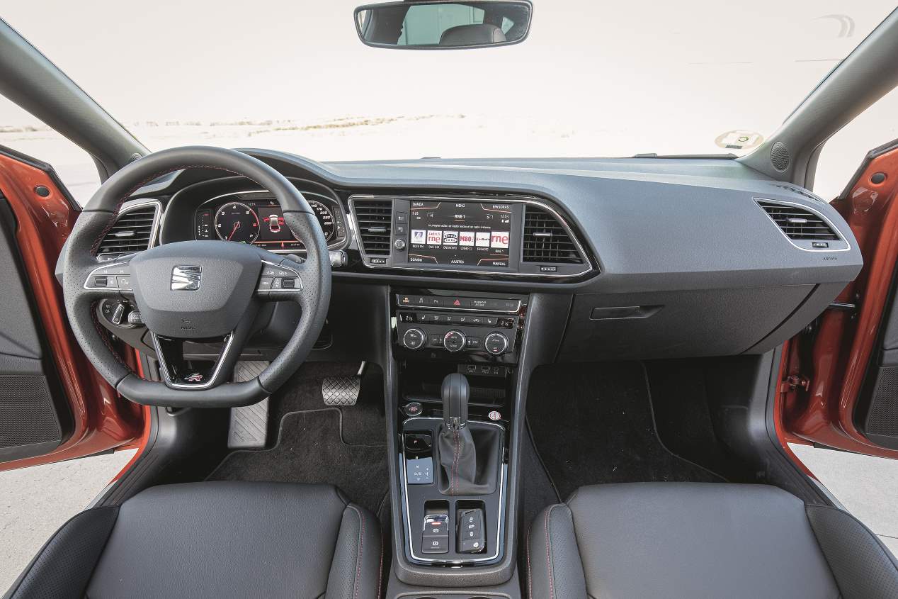 Comparativa de compactos: Seat León, Skoda Scala y VW Golf