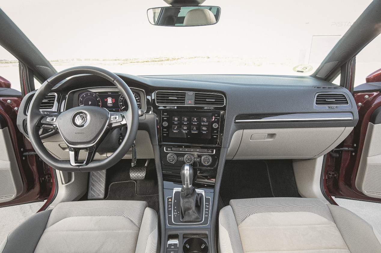 Comparativa de compactos: Seat León, Skoda Scala y VW Golf