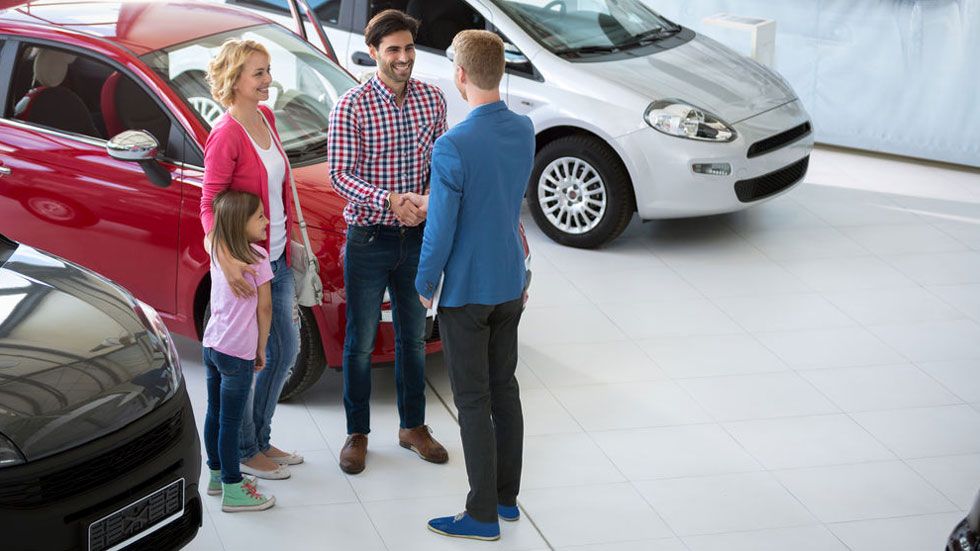 ¿Cuál es el color preferido en la compra de un coche nuevo?