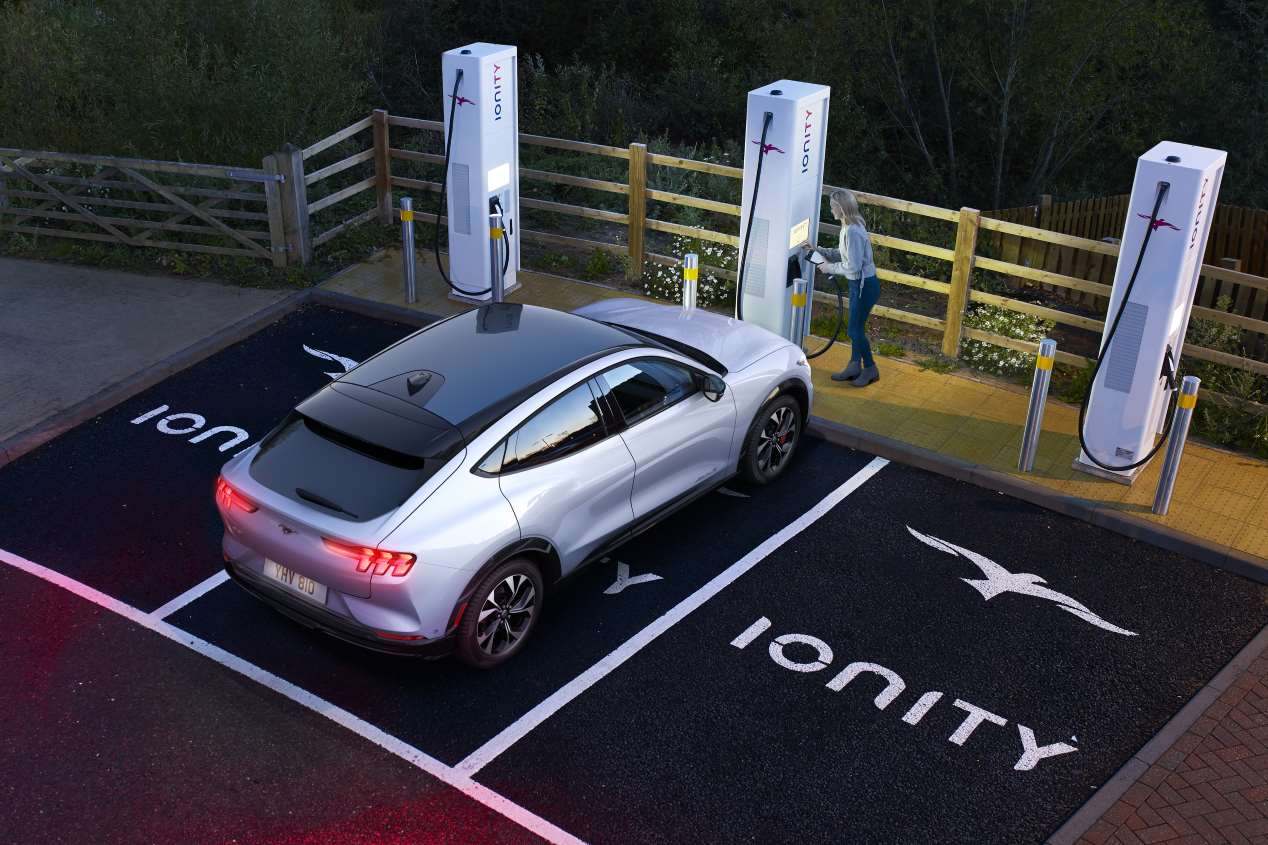 Ford Mustang Mach-E vs Tesla Model Y: el duelo de nuevos SUV en 2020