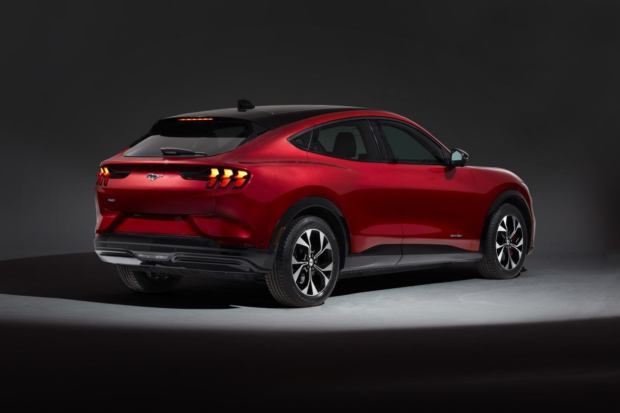 Ford Mustang Mach-E vs Tesla Model Y: el duelo de nuevos SUV en 2020