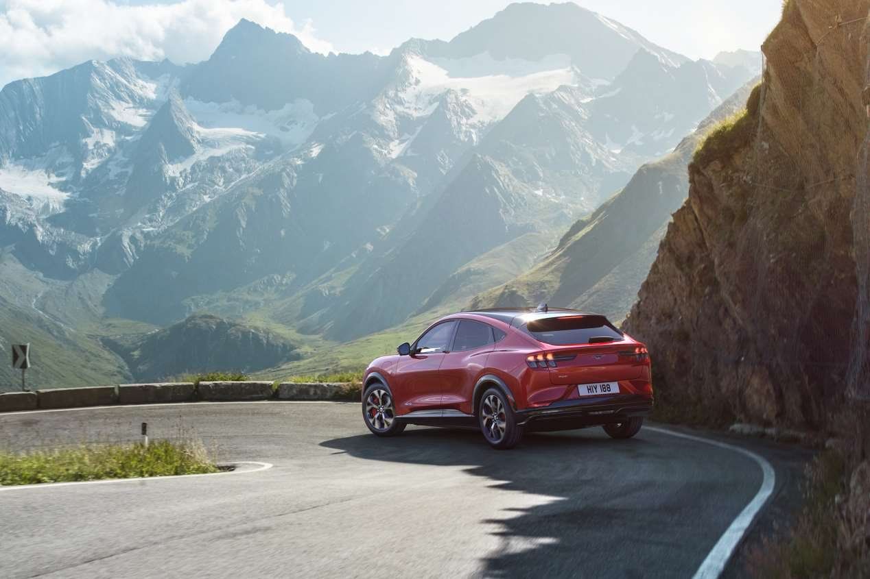 Ford Mustang Mach-E vs Tesla Model Y: el duelo de nuevos SUV en 2020