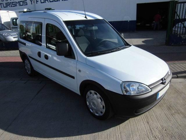 Opel Combo Tour 1.3CDTI Essentia75
