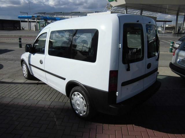 Opel Combo Tour 1.3CDTI Essentia75