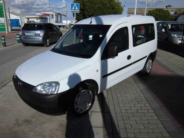 Opel Combo Tour 1.3CDTI Essentia75