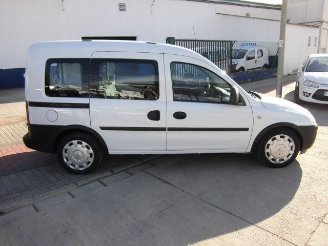 Opel Combo Tour 1.3CDTI Essentia75