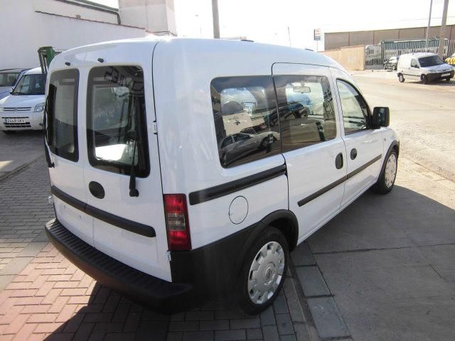Opel Combo Tour 1.3CDTI Essentia75