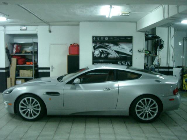 Aston Martin V12 Vanquish Vanquish 5.9 V12