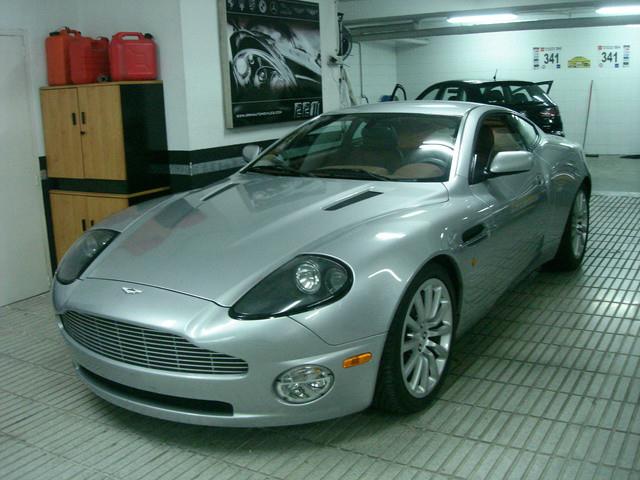 Aston Martin V12 Vanquish Vanquish 5.9 V12