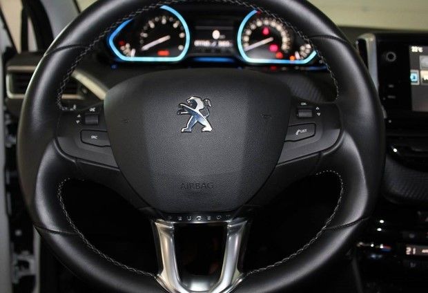 Peugeot 2008 1.6 BLUEHDI 120 Allure