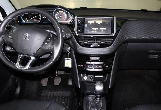 Peugeot 2008 1.6 BLUEHDI 120 Allure