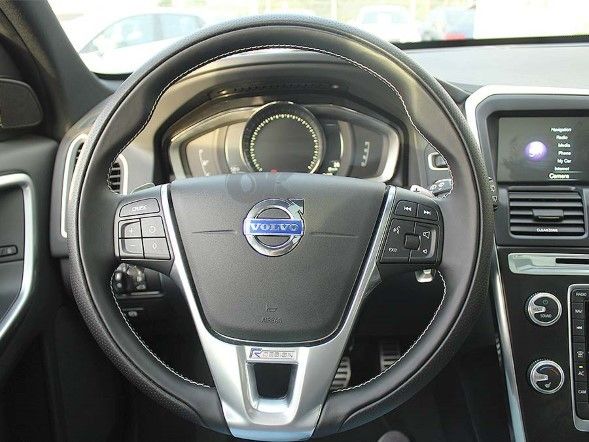 Volvo XC 60 D5 2.4 220 CA 4X4 AUTOMATICO R-design Momentum