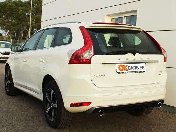 Volvo XC 60 D5 2.4 220 CA 4X4 AUTOMATICO R-design Momentum