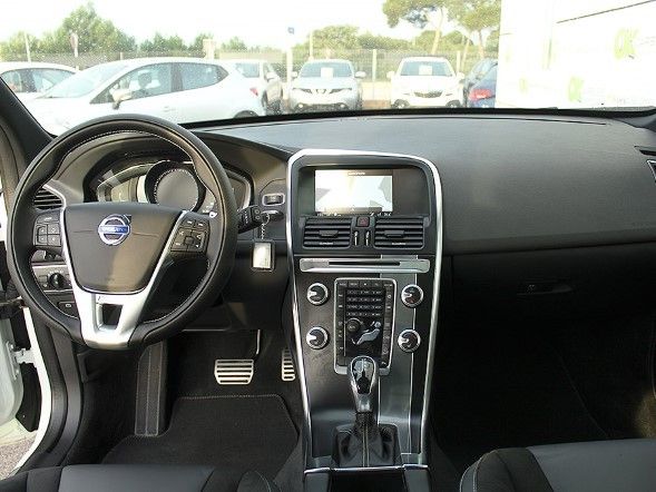 Volvo XC 60 D5 2.4 220 CA 4X4 AUTOMATICO R-design Momentum