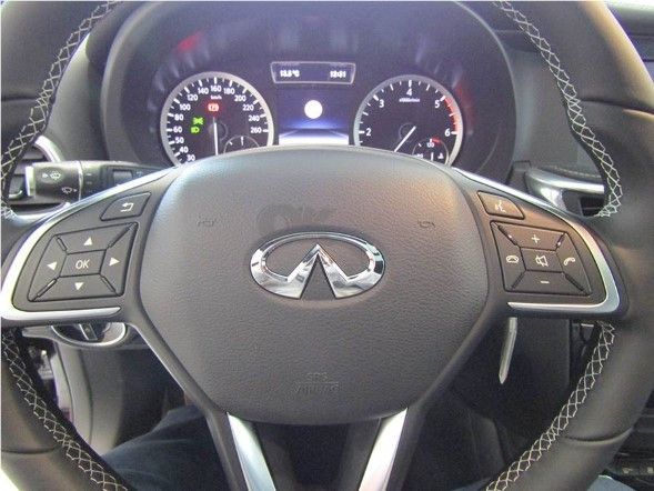 Infiniti Q30 1.5D 110 Premium Tech
