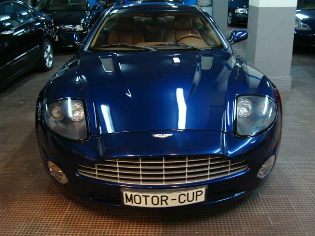 Aston Martin V12 Vanquish .