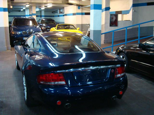 Aston Martin V12 Vanquish .