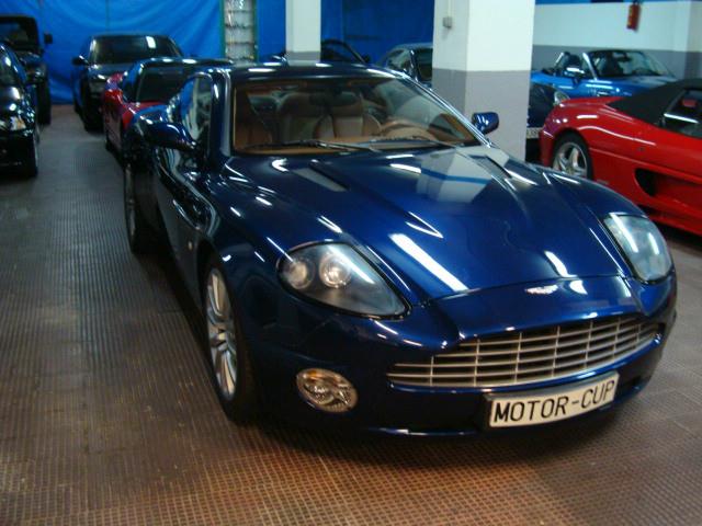 Aston Martin V12 Vanquish .