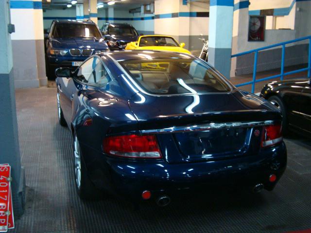 Aston Martin V12 Vanquish .