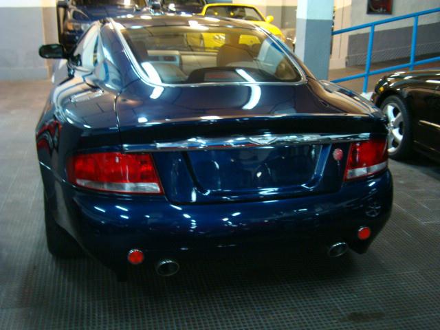 Aston Martin V12 Vanquish .
