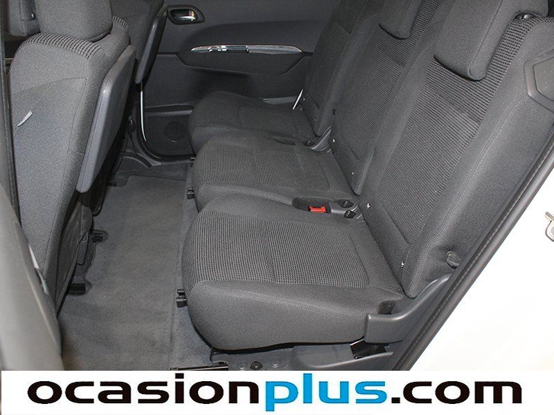 Peugeot 5008 Style 1.2 PureTech 130 SANDS 7PLZ