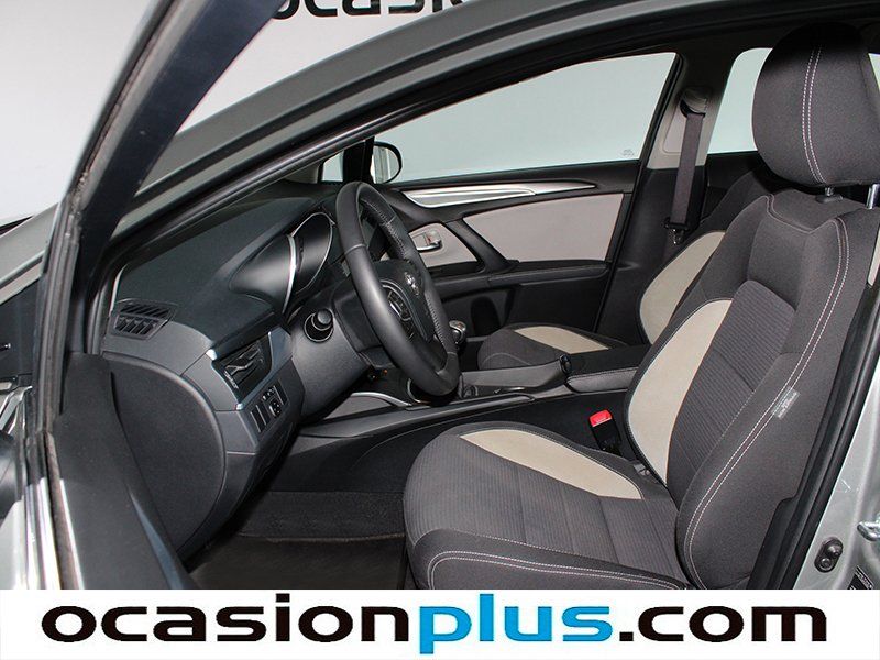 Toyota Avensis 1.8 140 Advance 108 kW (147 CV)