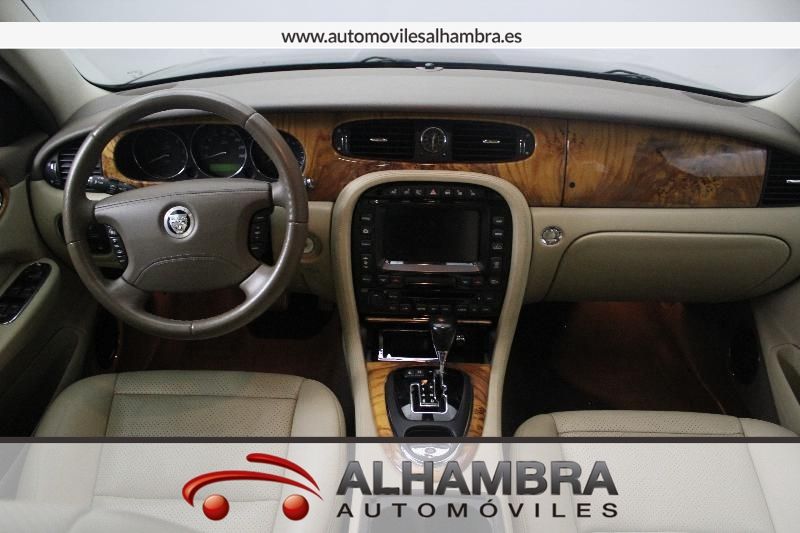 Jaguar XJ XJ XJ6 2.7D V6 EXECUTIVE AUTO