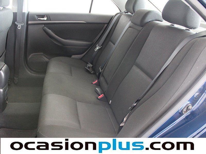 Toyota Avensis 1.8 VVT-i Sol 129CV