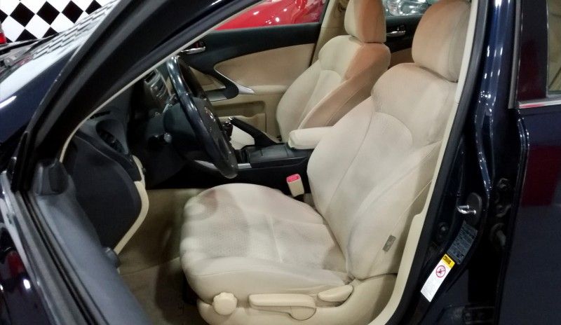 Lexus IS 220d is 220d