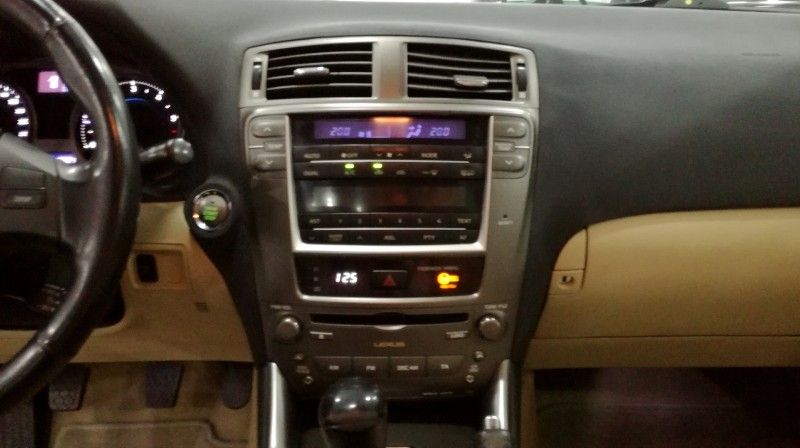 Lexus IS 220d is 220d