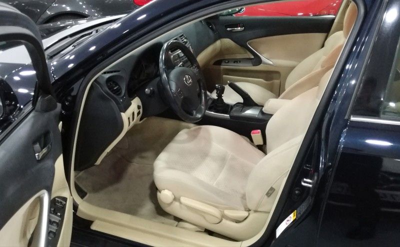 Lexus IS 220d is 220d